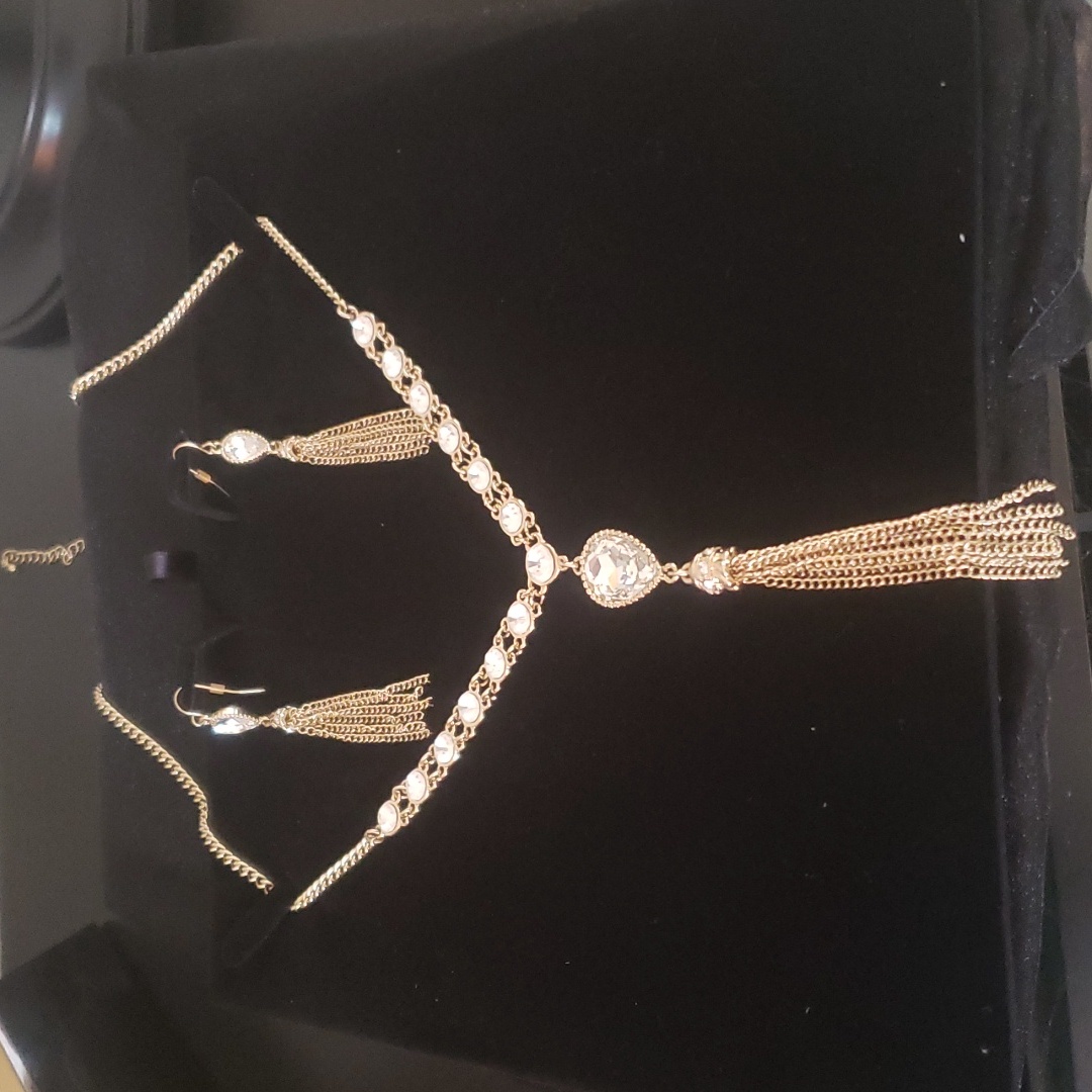 Jardin One Tier Crystal Drop Pendant Tassel Necklace And Earring Set